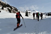 15 A Cimalbosco proseguiamo sul 417 in compagnia di sci-alpinsiti